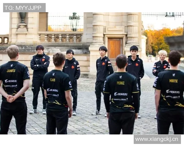 英雄联盟深度解析：探讨FPX战队在赛场上的耐力与韧性表现